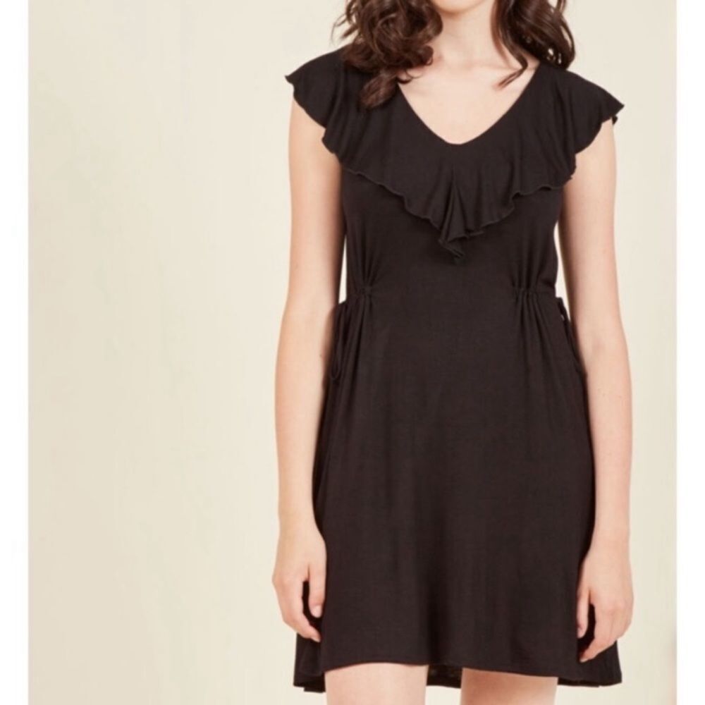 ModCloth jersey knot ruffle dress M‎